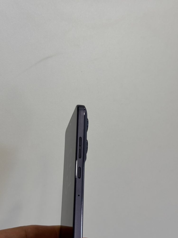 Продавам Motorola Edge 50 NEO като нов