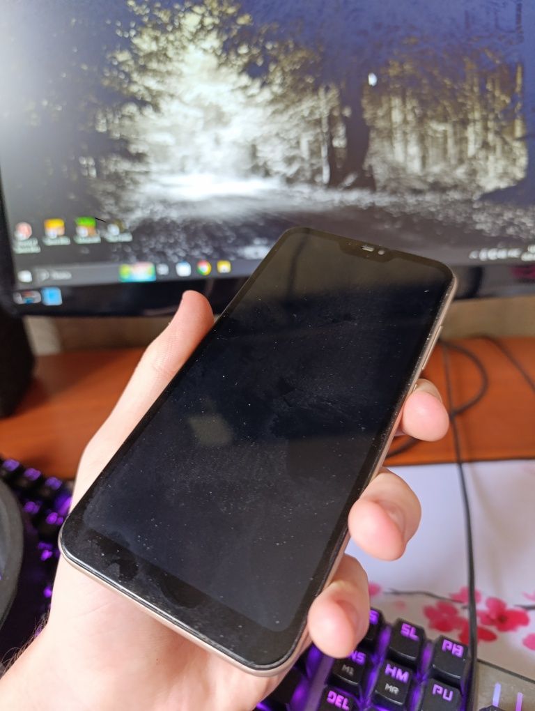 Продаю Redmi 6 Pro 4/32 полностью рабочий на запчасти