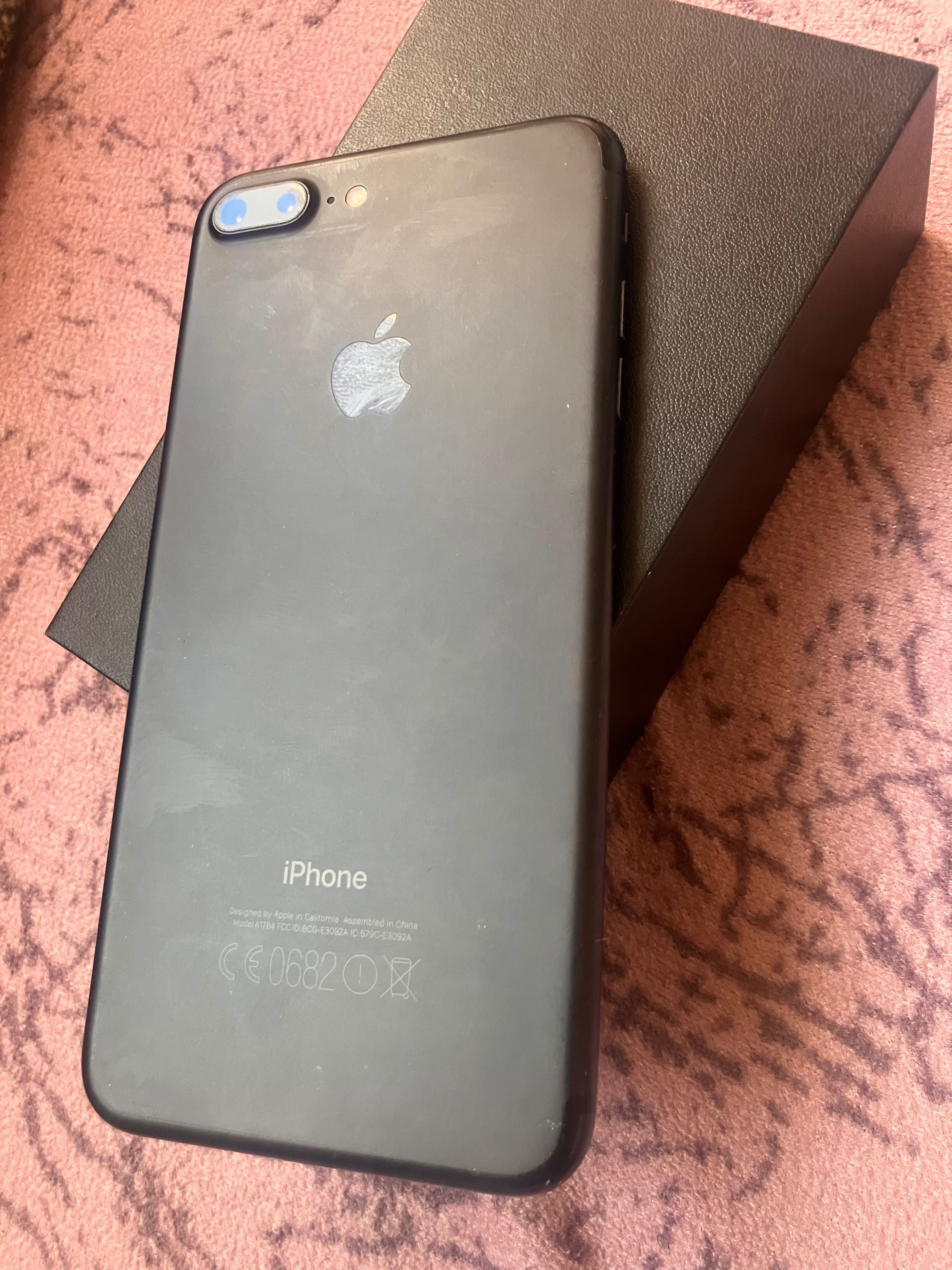 Продавам айфон 7 плюс 32gb