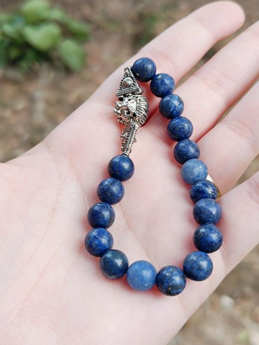 Bratara veche cu lapis lazuli si inchizatoare argintie cu un leu copii