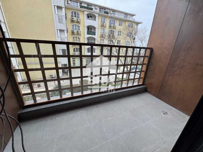 Продава се Четиристаен апартамент в к.к. Св.Св. Константин и Елена - 135 кв.м за 1963 €/кв.м - Снимка #5