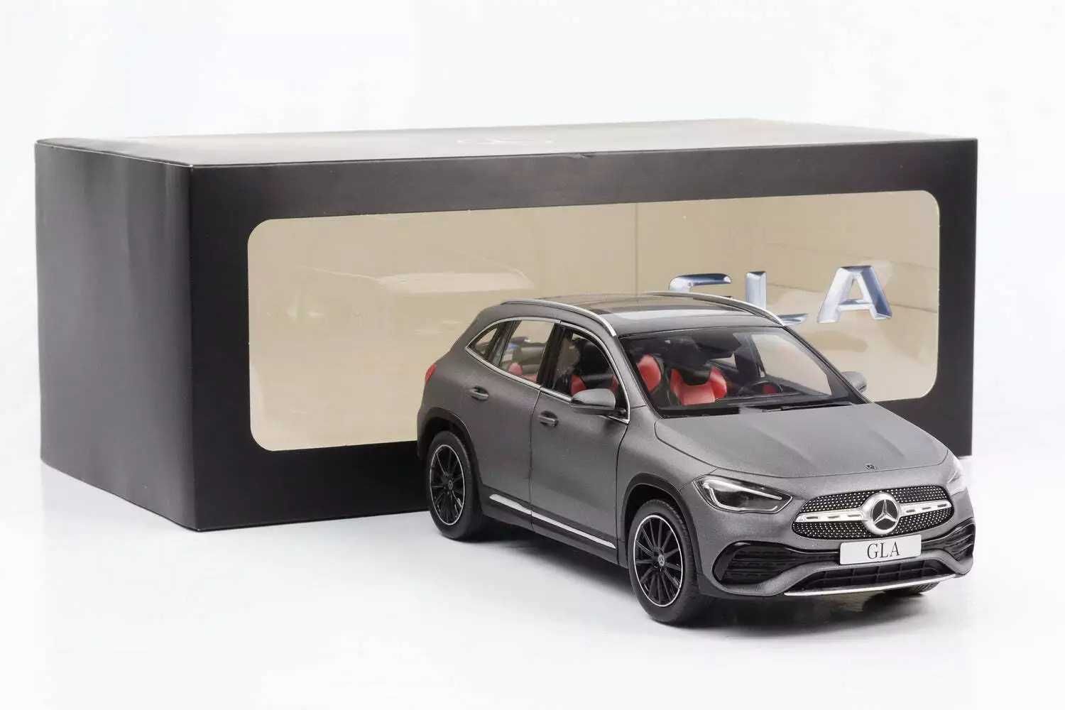 Mercedes-Benz GLA class/ Diecast 1:18