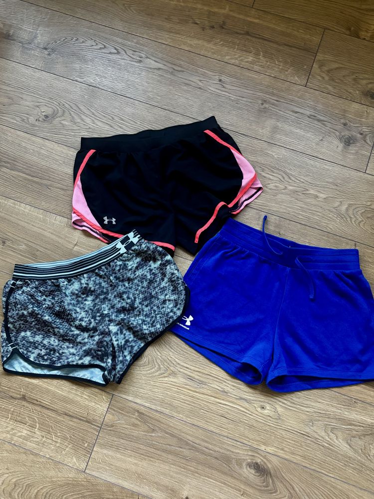 Дамски спортни шорти Under Armour