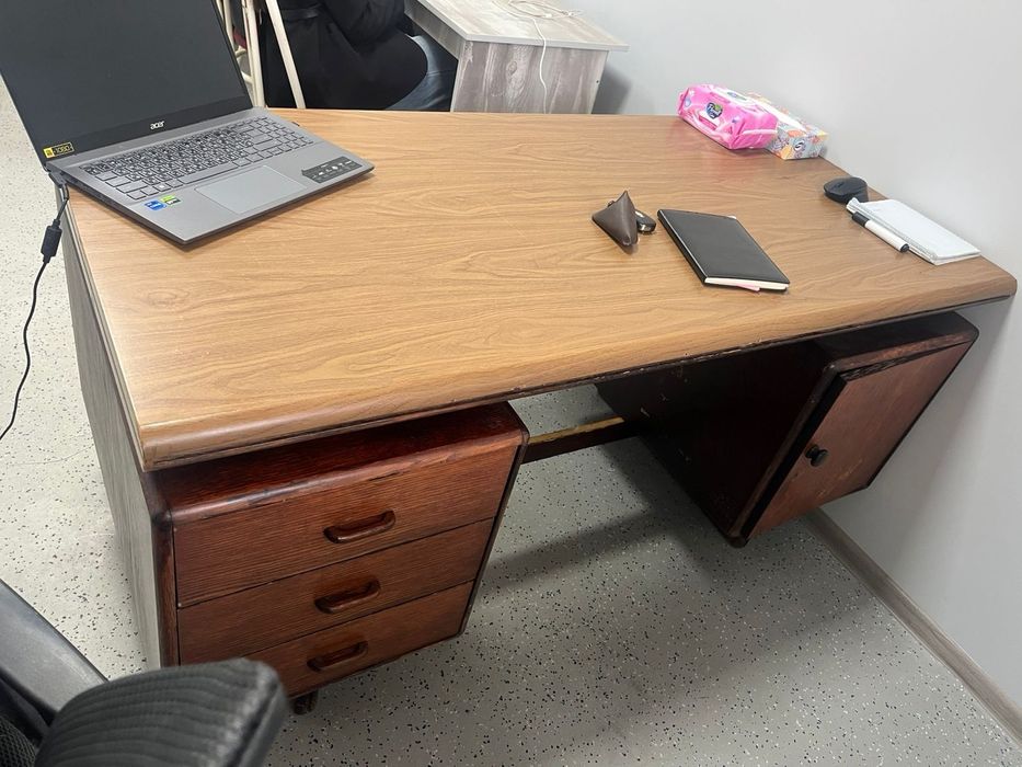 Продаётся офисные столы от 10000 и стулья от 5500 и выше