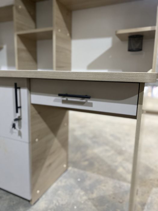 Письменный парта, Pismeniy parta