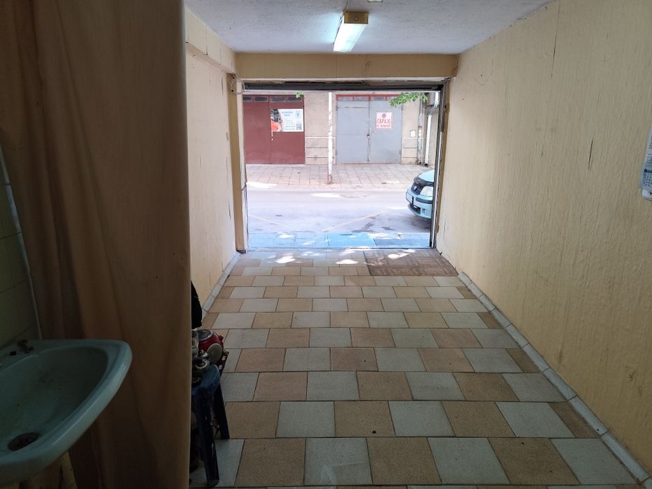 Дава се под наем Гараж / Паркомясто в Варна, Лятно кино Тракия - 15 кв.м за 200 € - Снимка #2