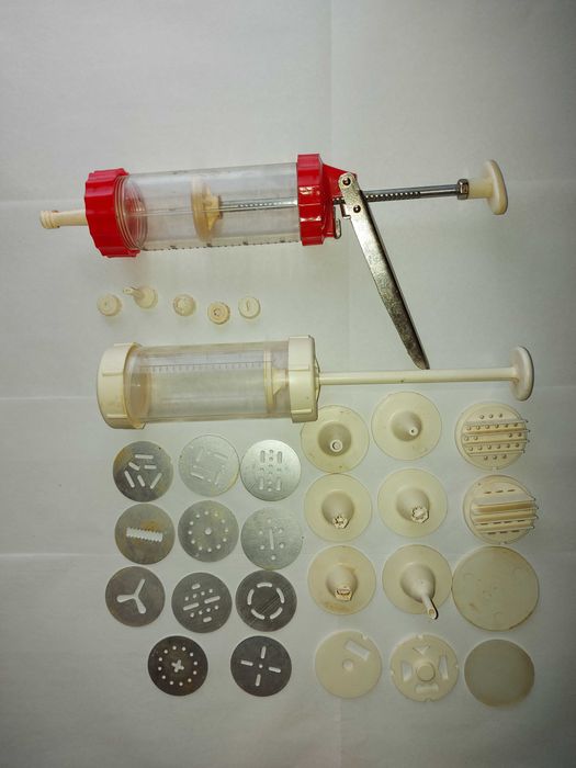 Set vechi cofetarie cu cremaliera, pentru ornat 32 piese cu sabloane