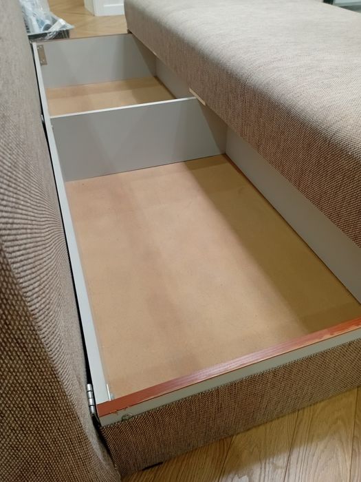 Продаю  диван в отличном состояний!