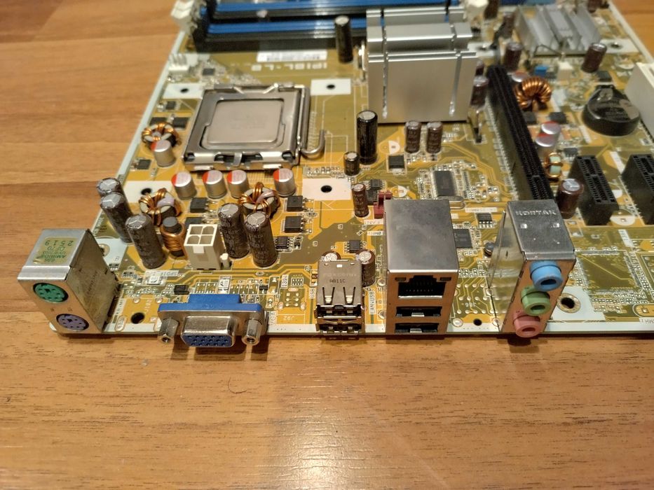 Placa de baza ASUS IPIBL-LB (HP OEM) socket 775 + Core2Duo E4500