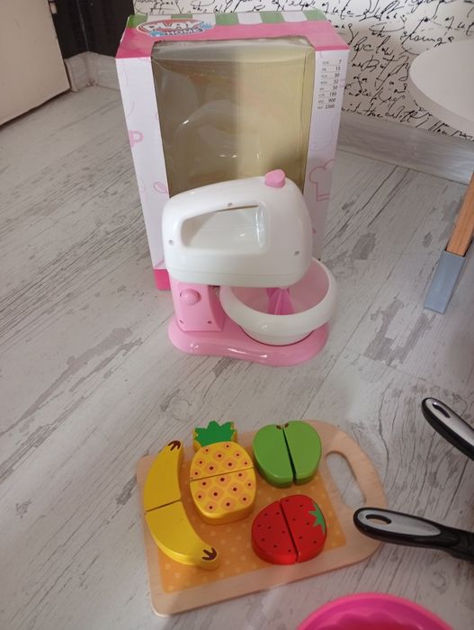 Дървена детска кухня + кухненски принадлежности