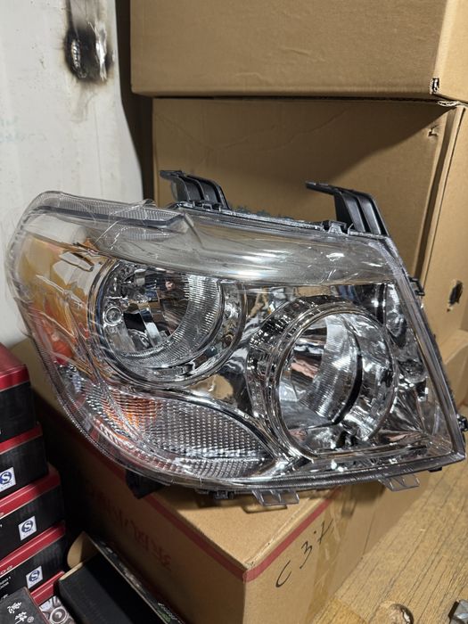 Фары передние на DFSK C37. C31