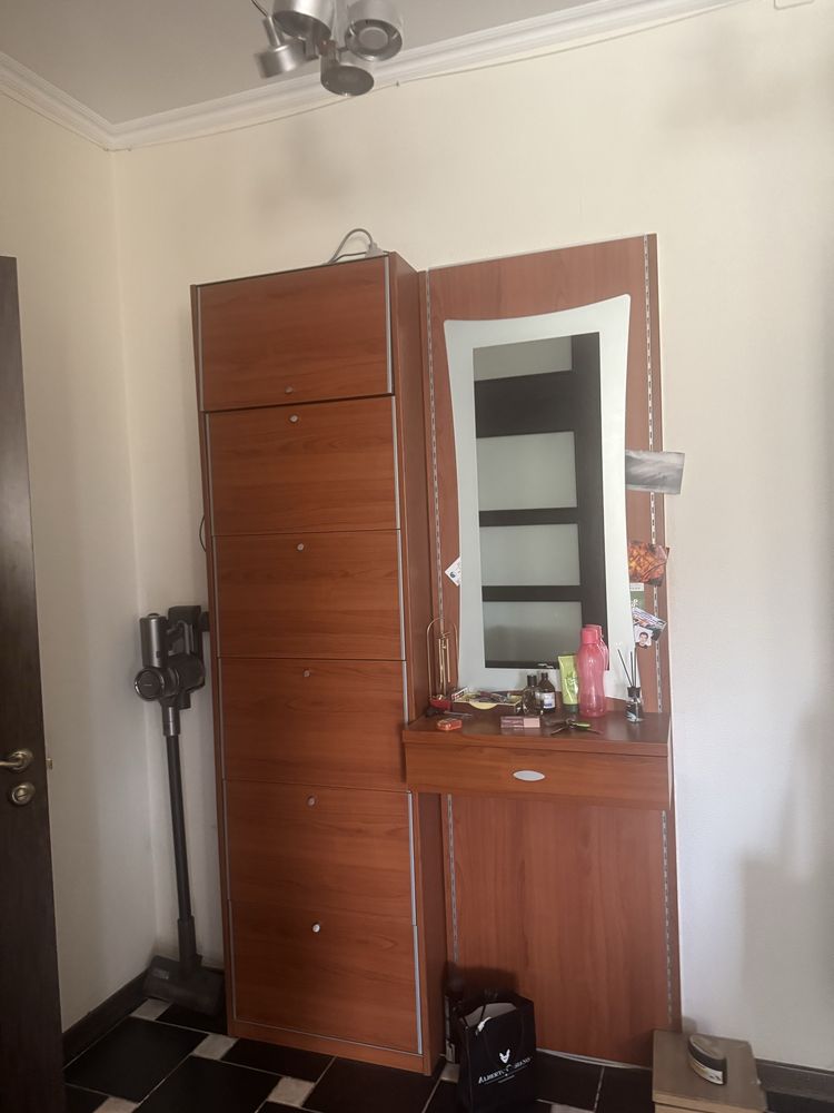Стол , кухонный гарнитур, прихожую