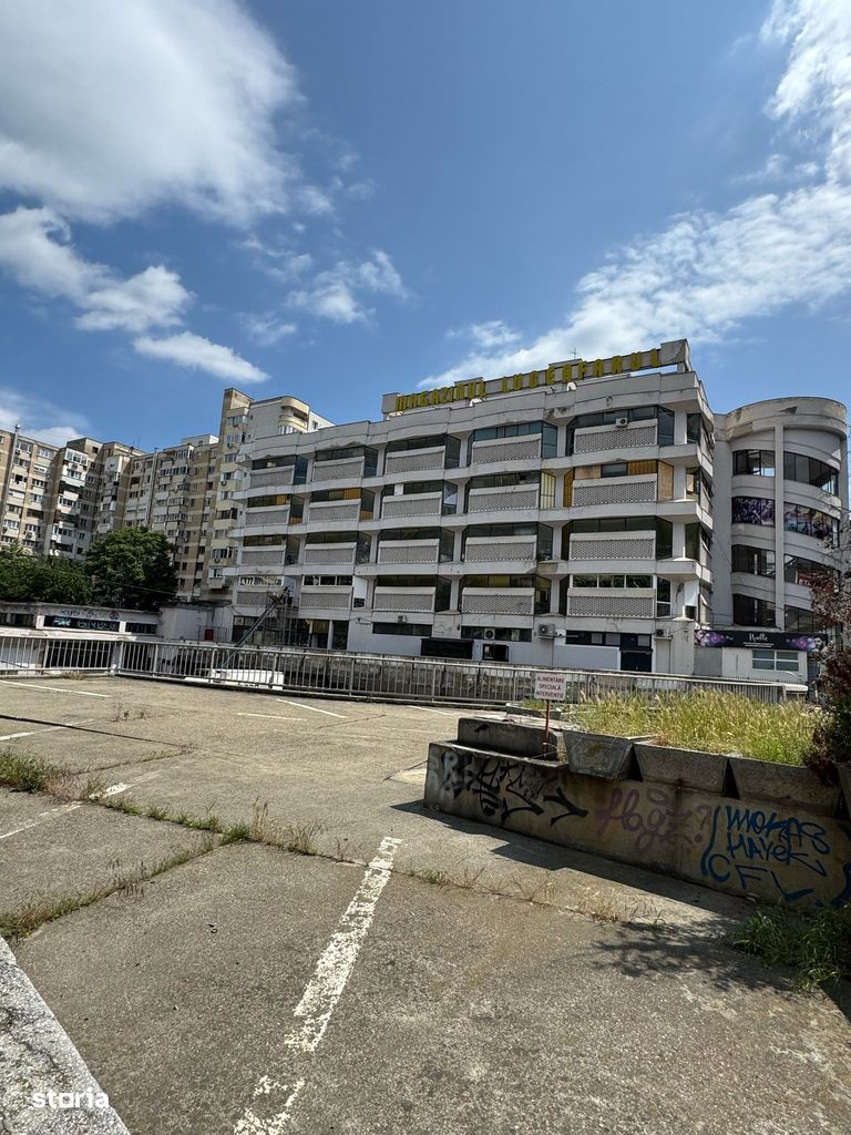 Vand Spatiu Comercial  Bacau , S + P + 1 +4