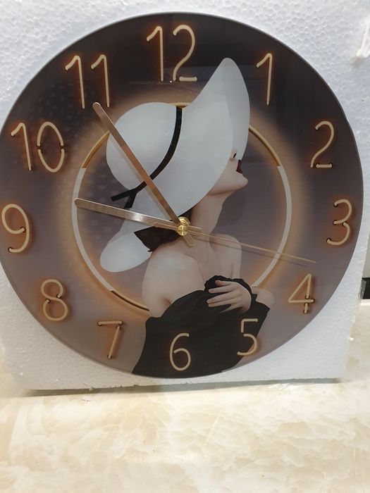 Настенные часы новые