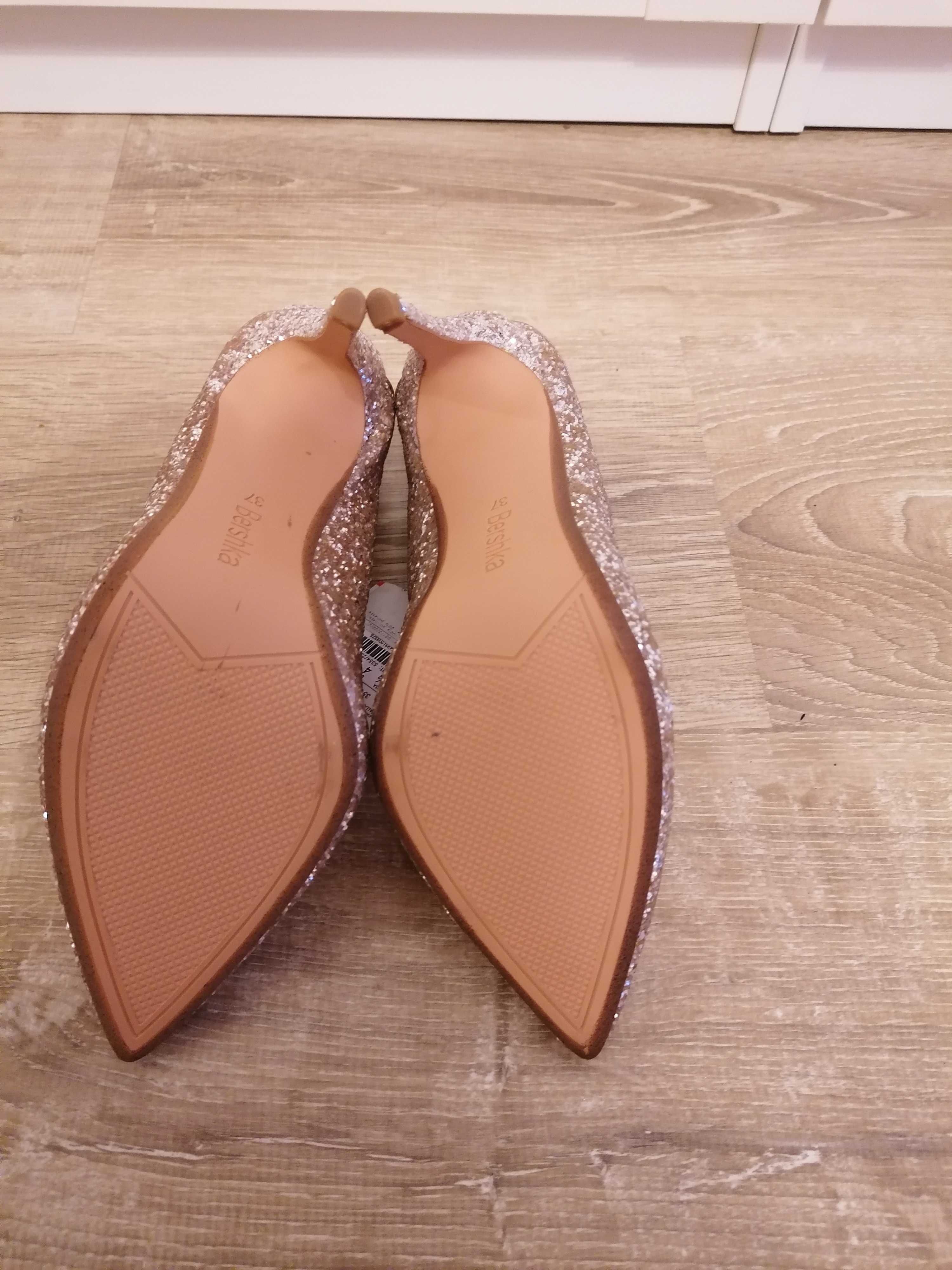 Pantofi Bershka 37 noi