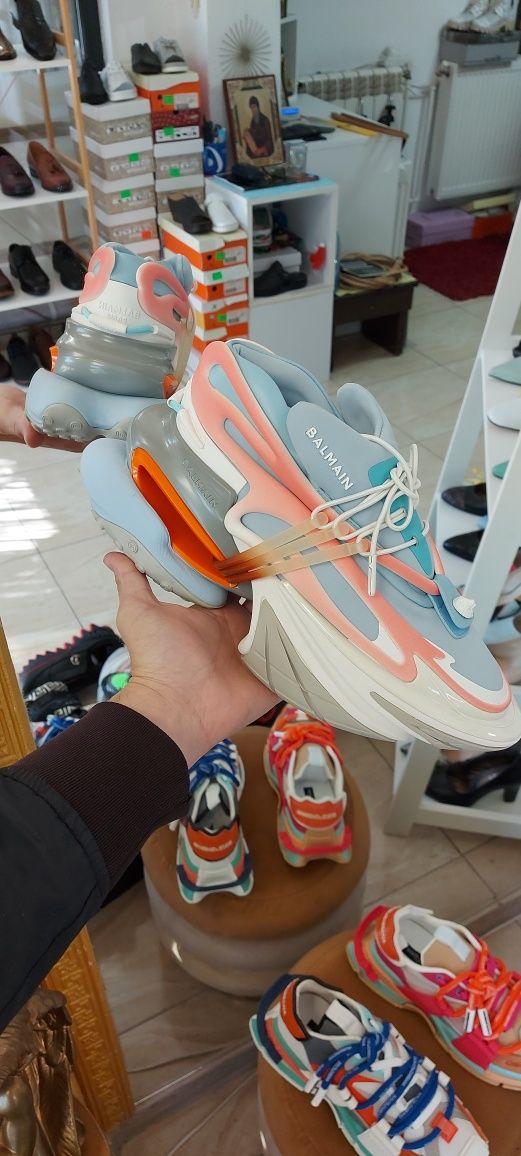 New color brand sneakers by Balmain》D&G《Louboutin
