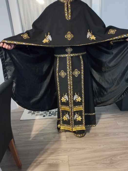 Vesminte preot negre brodate
