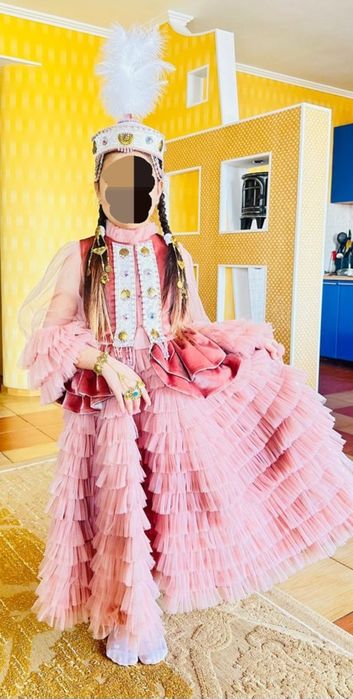 Продам платье в национальном стиле с головным убором на возраст 6-10ле