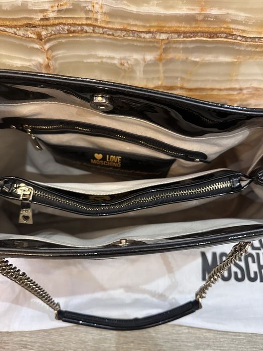 Чанта Love Moschino, черна, лак, размери 39/28/14 см