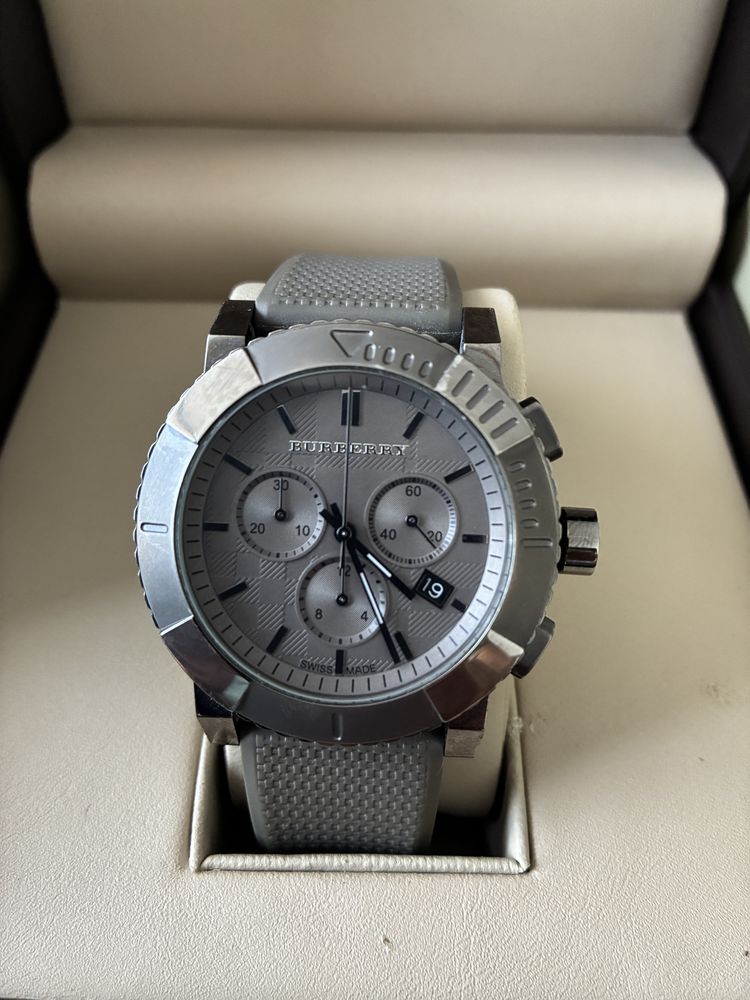 Часовник Burberry BU2302 Swiss Made