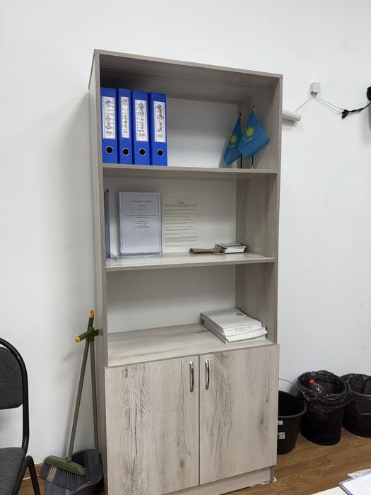 Шкаф офисный в хорошем состоянии