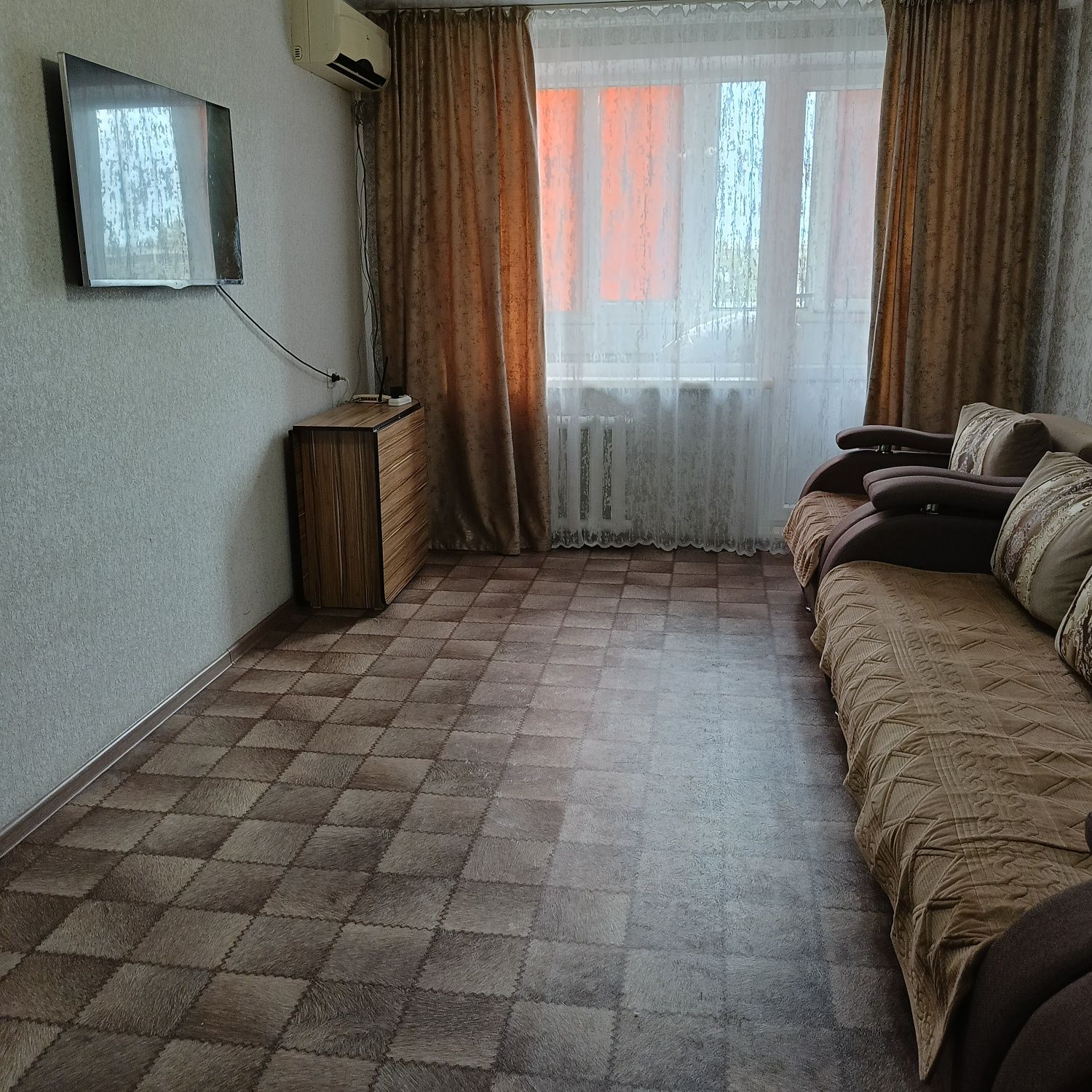 Продам 3-х комнатную квартиру,Шешембекова 15, КазПочта