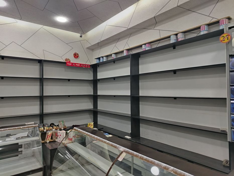 Vitrina polka va vitrina xolodilnikla sotiladi