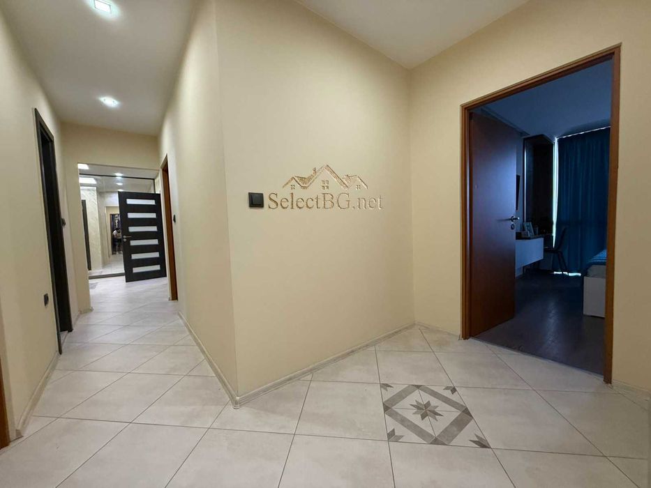 Продава се Четиристаен апартамент в Велико Търново, Акация - 160 кв.м за 1675 €/кв.м - Снимка #13