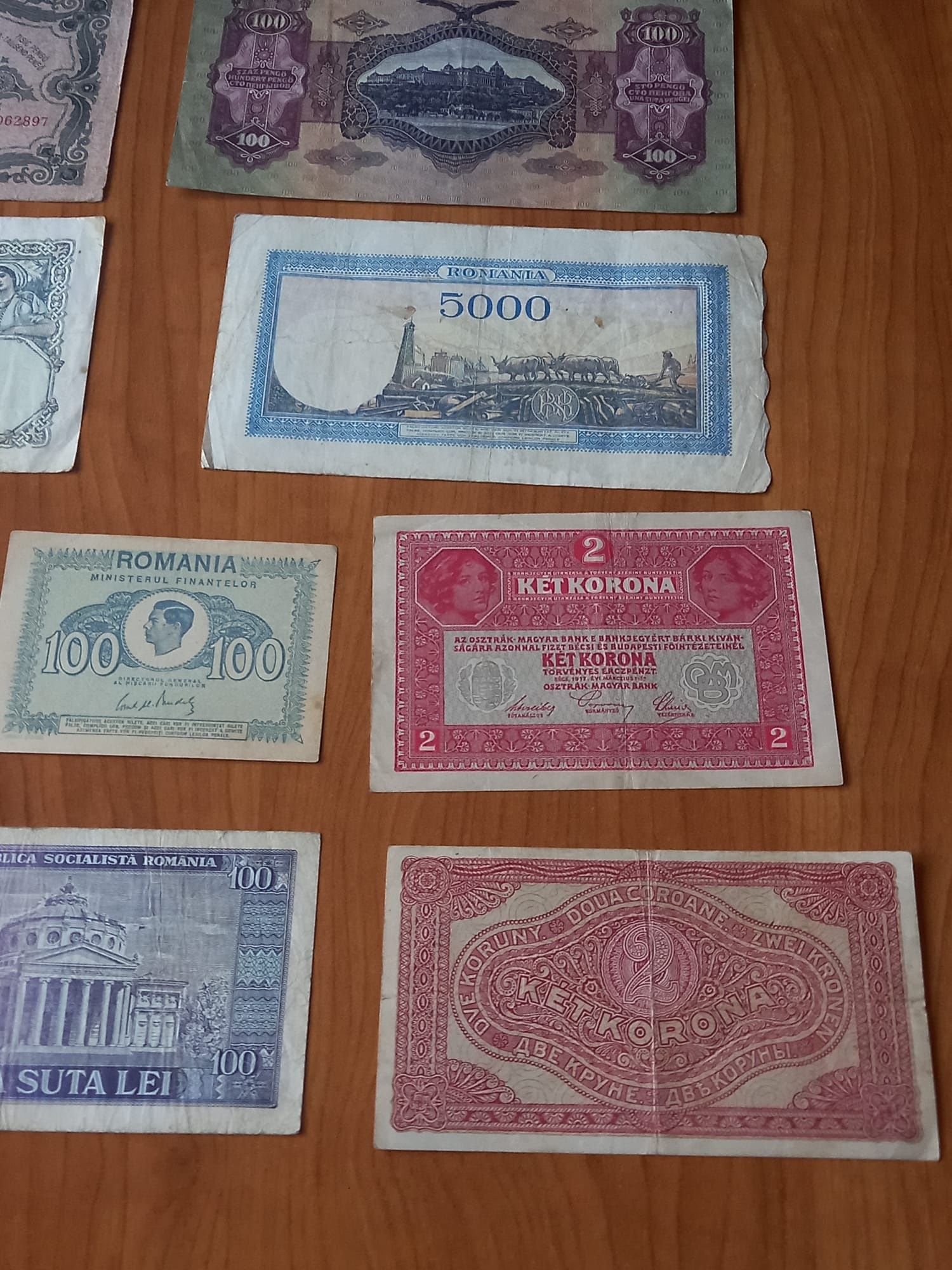 Lot de bancnote românești și străine de colecție