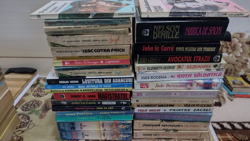 Carti vechi de vanzare