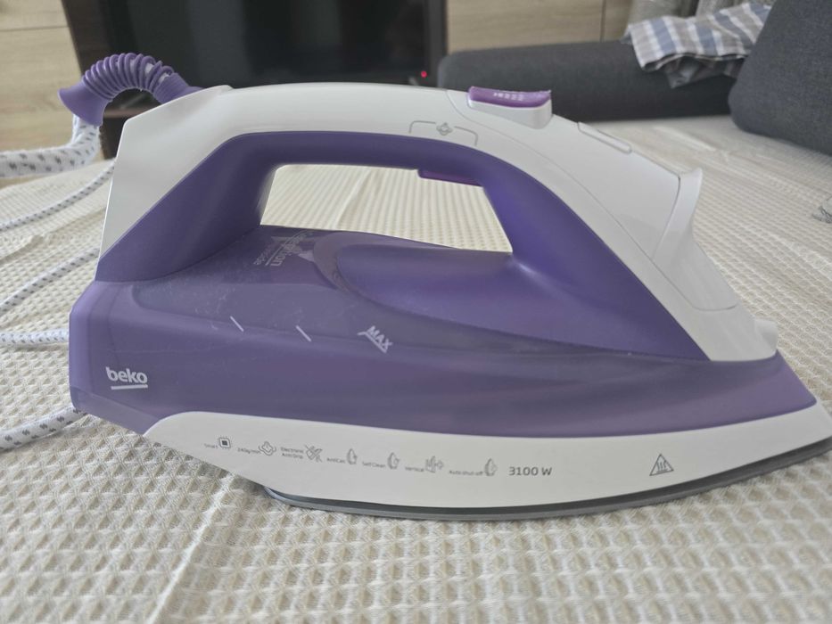 Călcător BEKO SPA7131P – cu reglaj automat al temperaturii