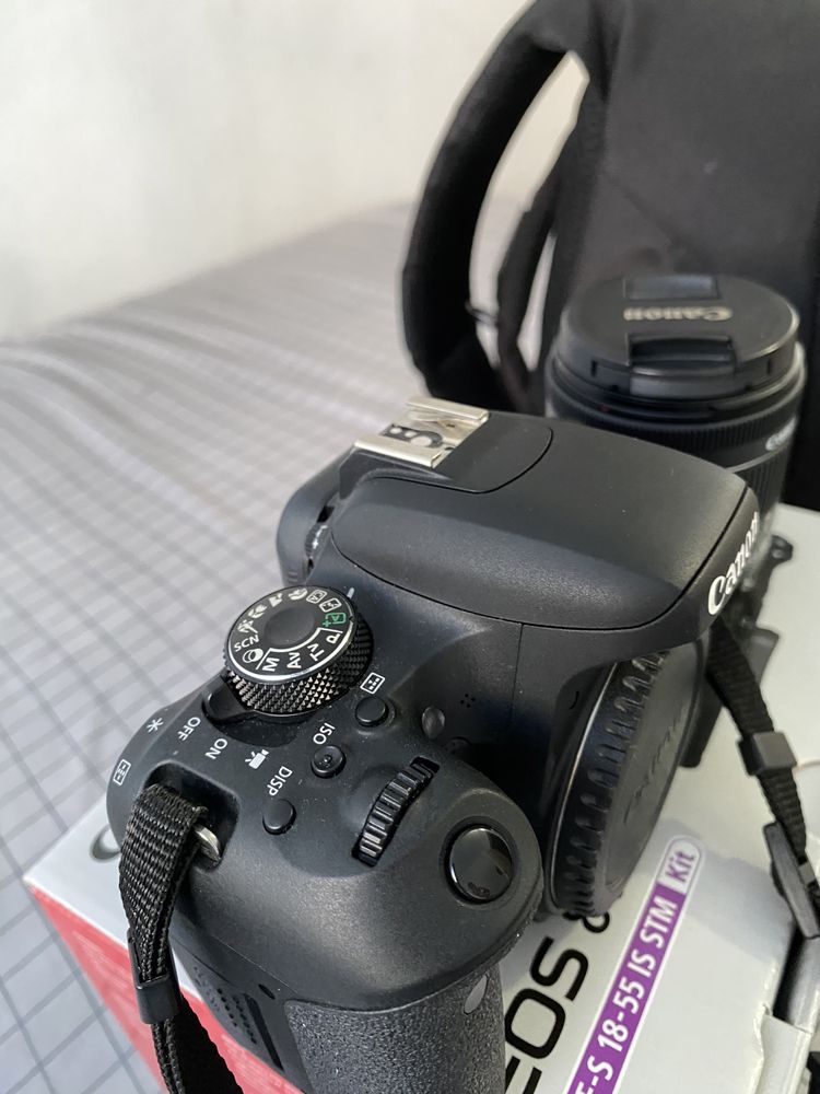 Aparat foto DSRL Canon EOS 800D + obiectiv si accesorii