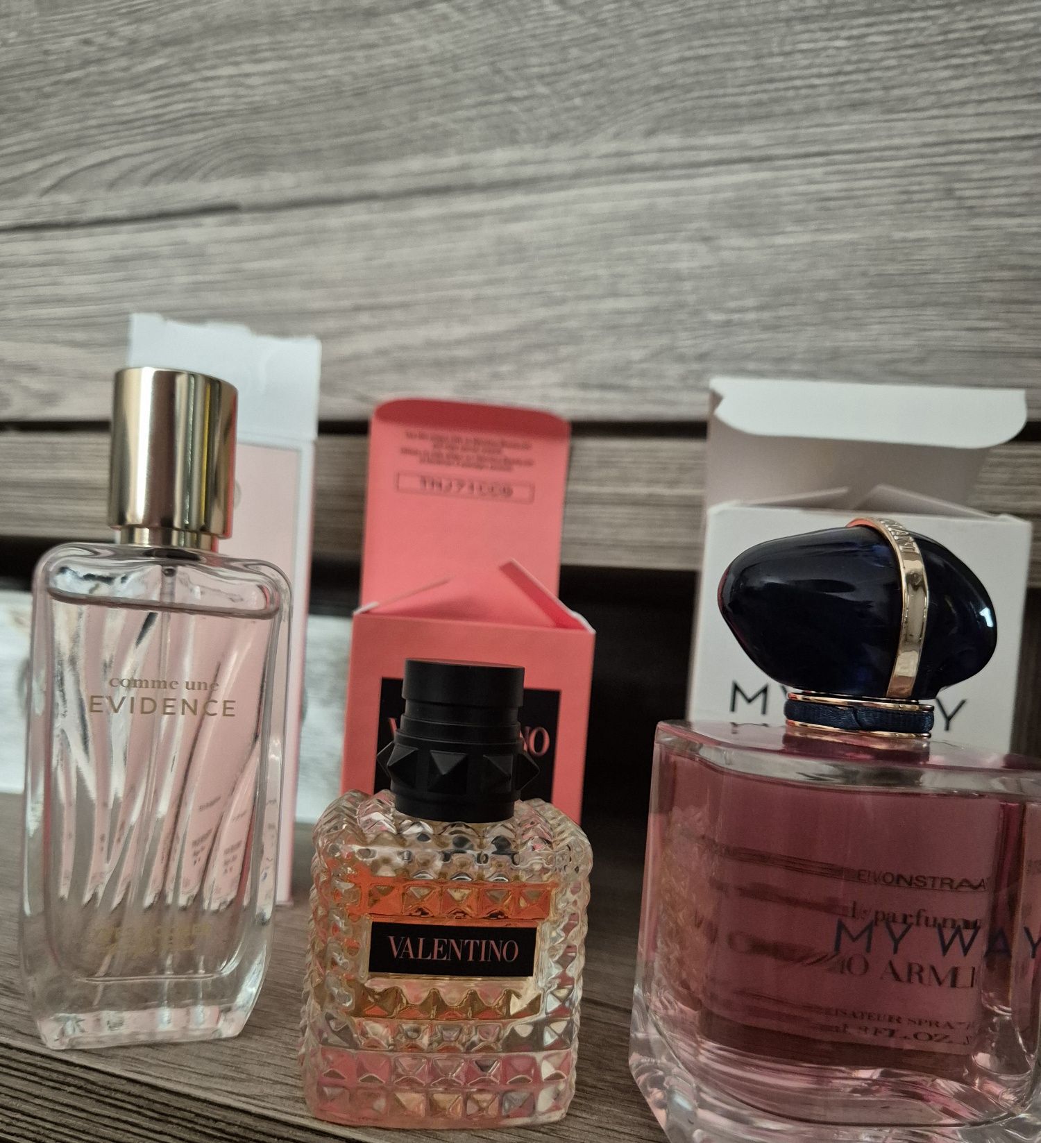 Vand 3 parfumuri