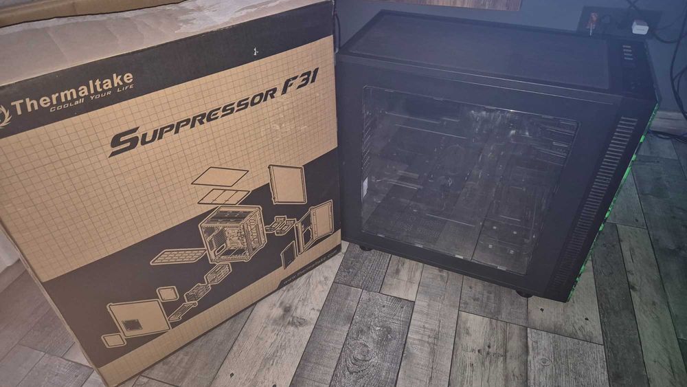 Carcasa Thermaltake suppressor f31