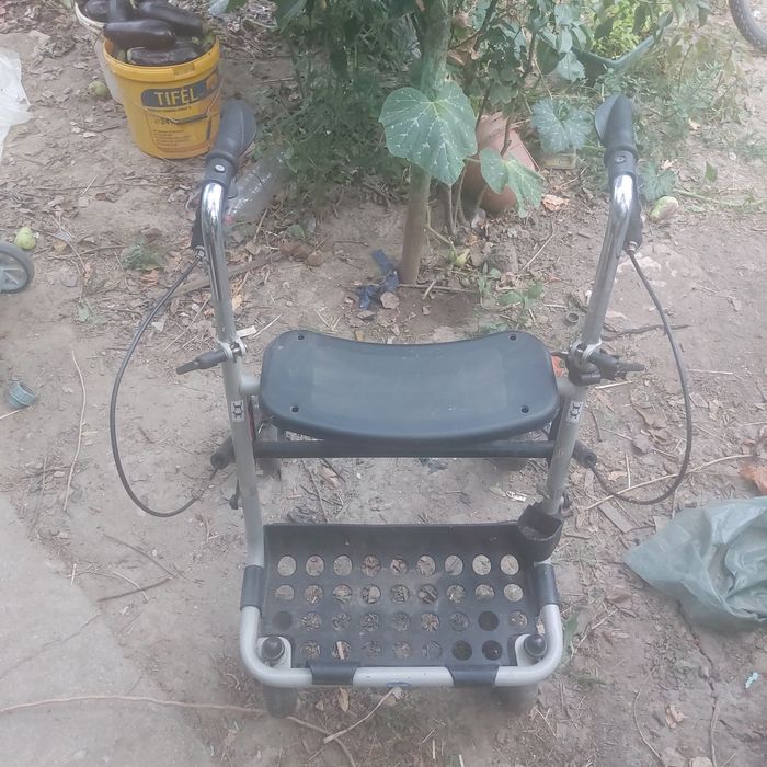 Vand carut in stare foarte buna