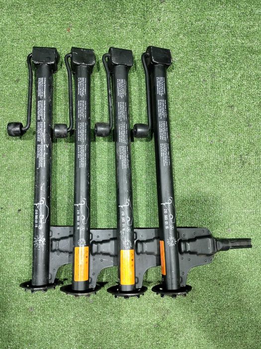 Продам Оригинальный домкрат Mercedes Benz W210