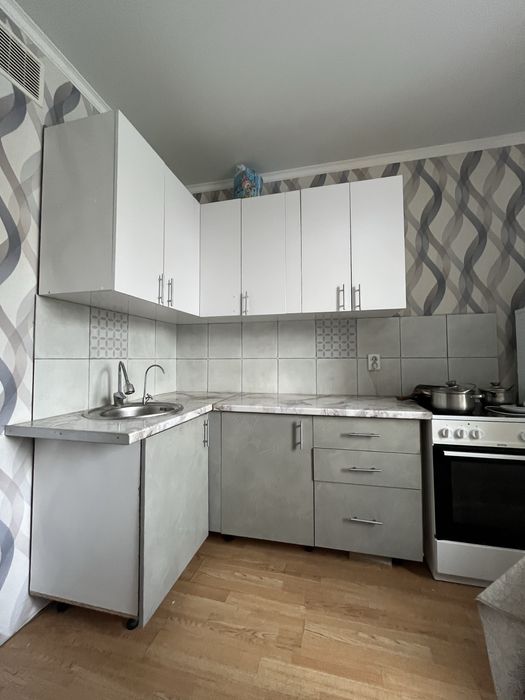 Кухонный гарнитур б/у в хорошем качестве 3 метра