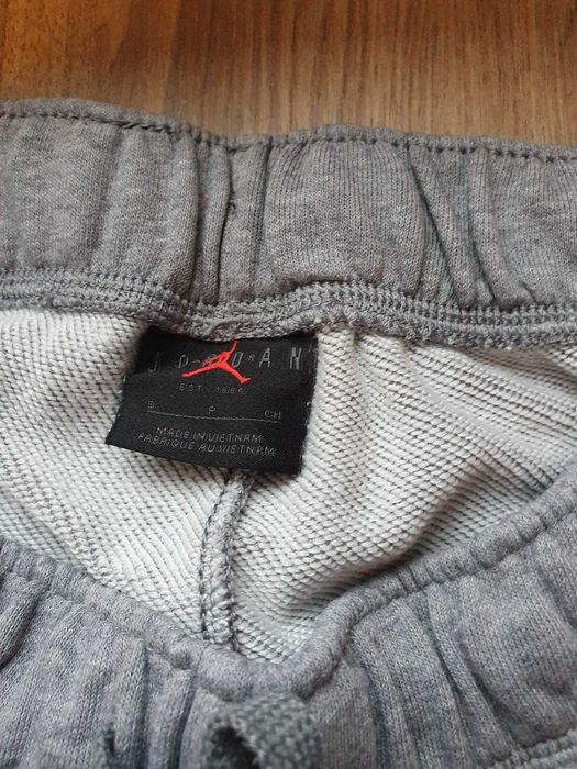 Pantaloni Jordan, mar S, in stare foarte buna, originali.
