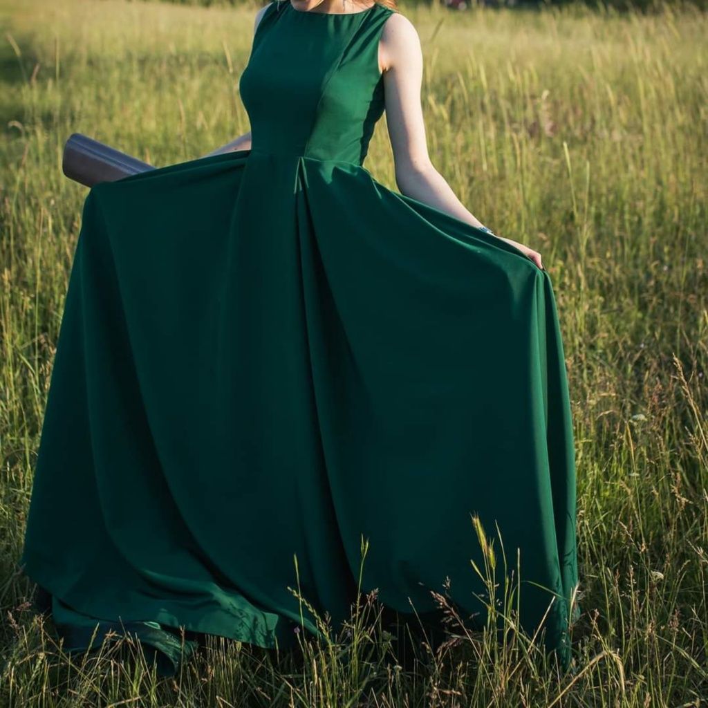 Зелена бална рокля