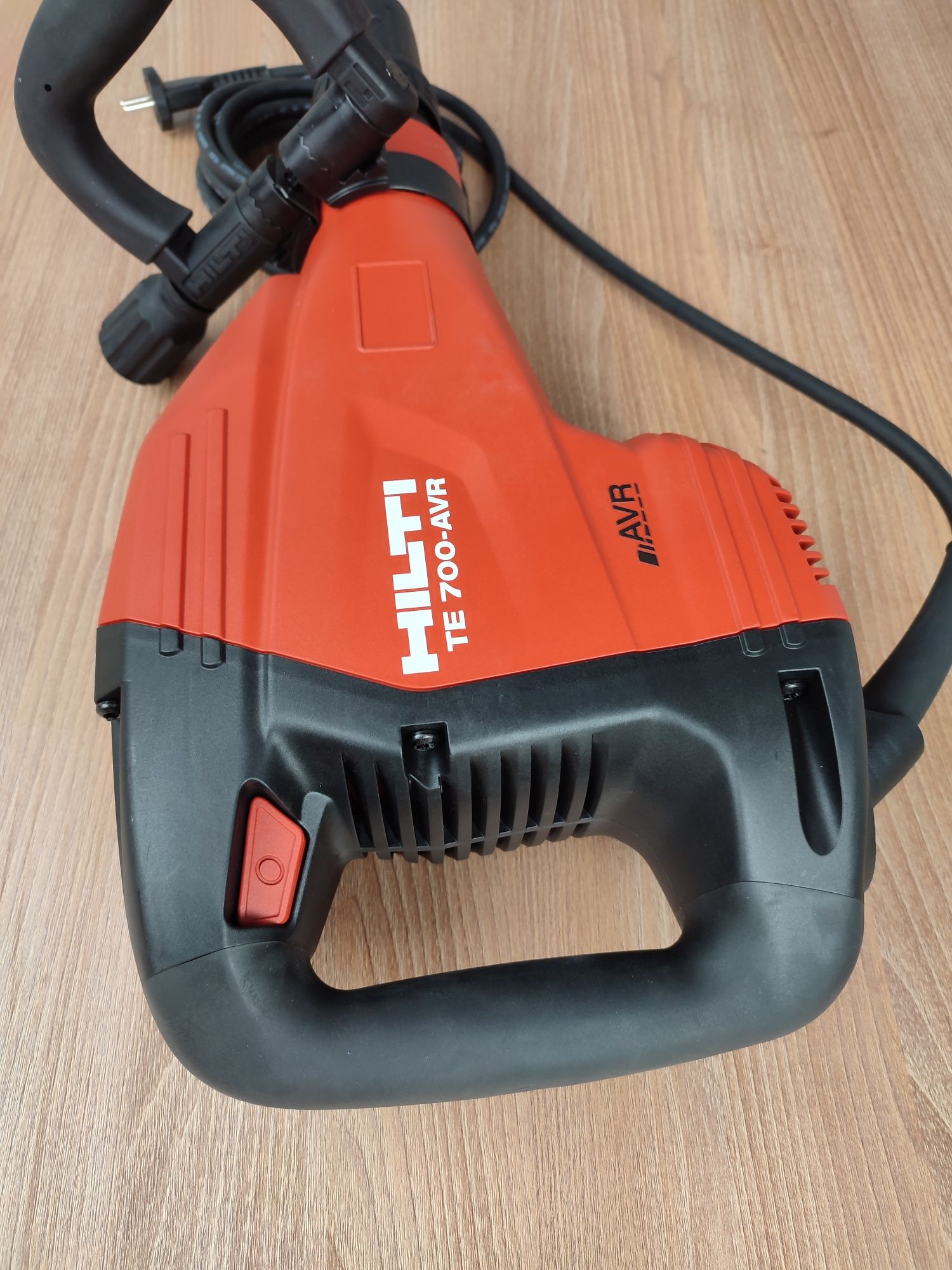 Hilti demolator de 1300 W nou.