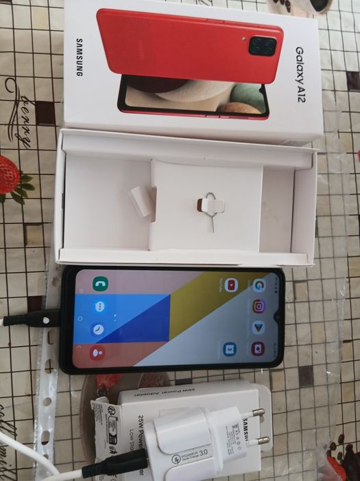 Продаётся  сотовый телефон Galaxy A12фирма Samsung за 70000 тенгеSamsu