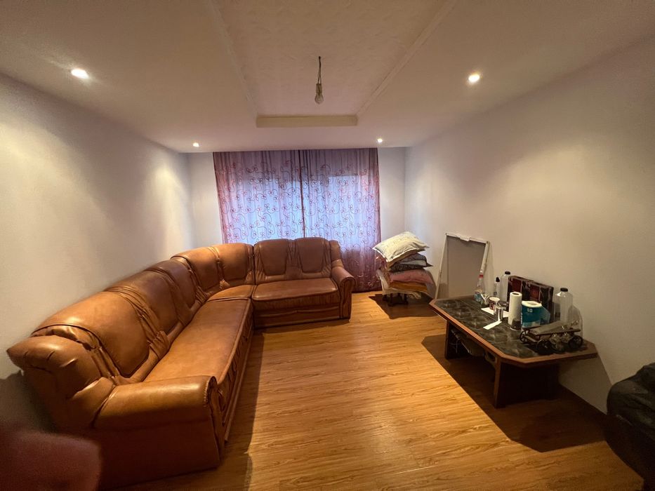 Vând apartament în Rovinari