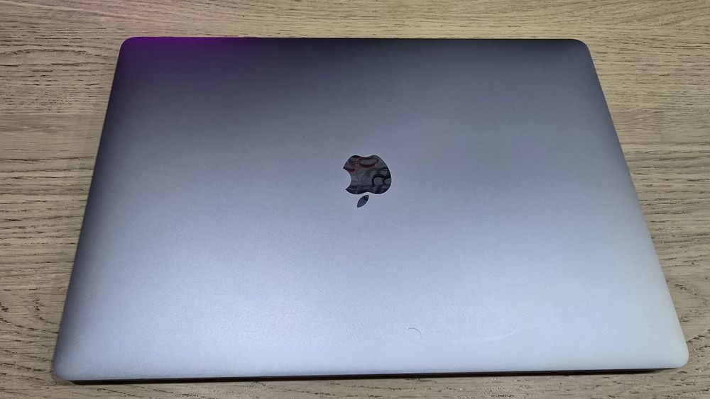 Apple MacBook Pro 16 inch 2019 i9 2,3GHz 16GB 1Tb video 4Gb A2141