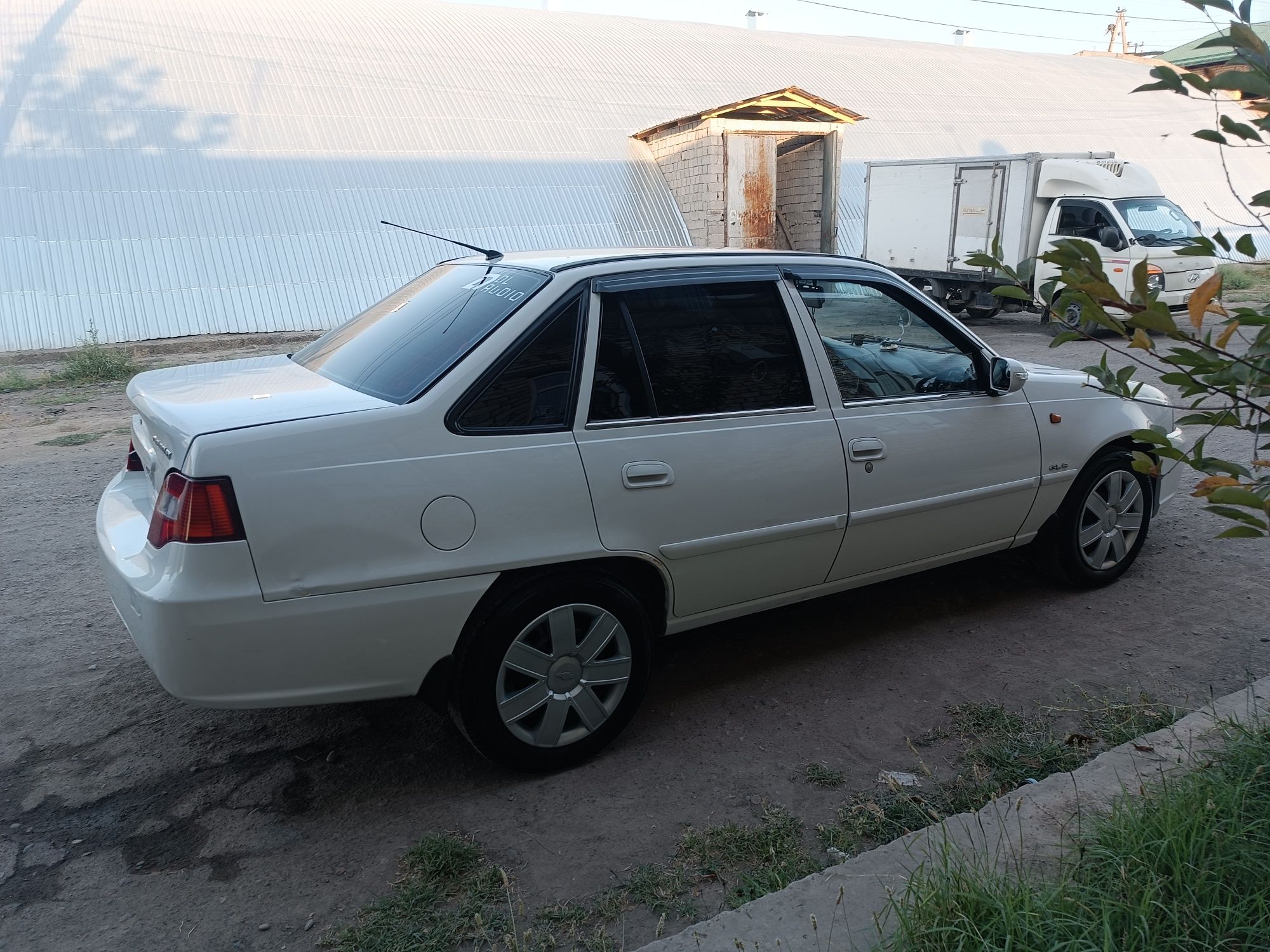 Nexia2 Dons 1.6 sotiladi