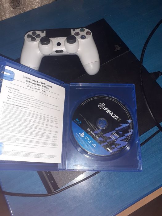 Vând ps 4 plus doua jocuri sau schimb