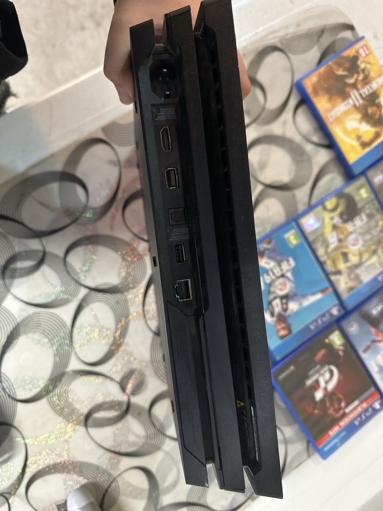 Ps4 pro с 7 игри