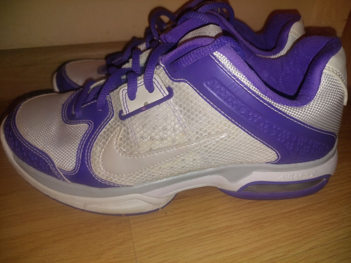 Оригинални  дамски маратонки Nike
