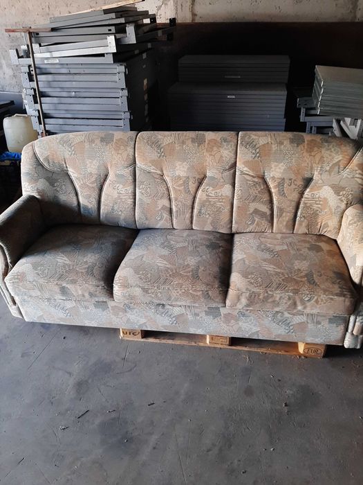 Canapea de vănzare.