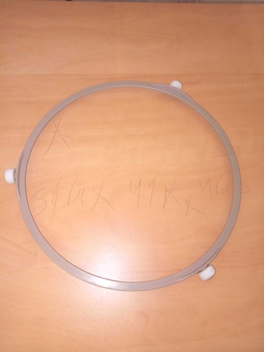 Продам кольцо с колёсиками для микроволновки