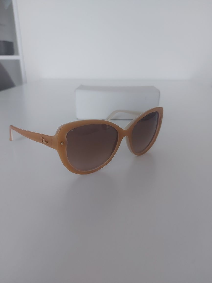 Оригинални слънчеви очила Dior, използвани